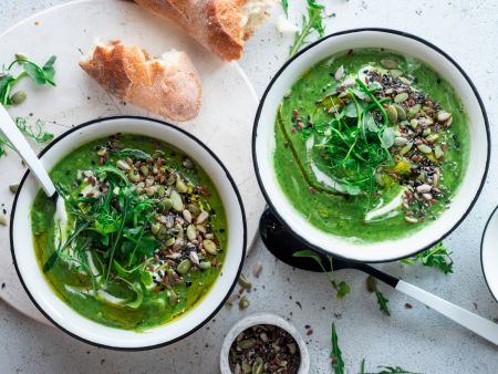 Grüne Powersuppe mit Kernemix