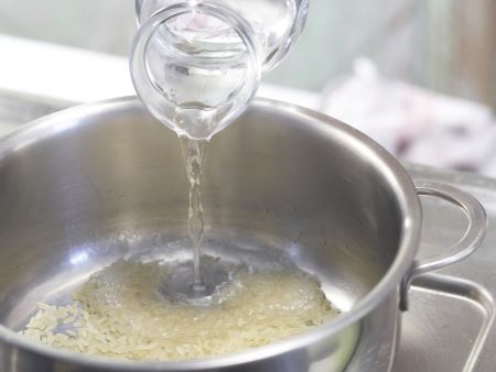 Grüner Bratreis aus dem Wok Zubereitung Schritt 1 Grüner Bratreis aus dem Wok Zubereitung Schritt 1