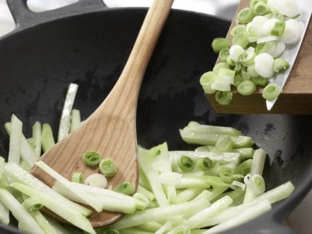 Grüner Bratreis aus dem Wok Zubereitung Schritt 5 Grüner Bratreis aus dem Wok Zubereitung Schritt 5