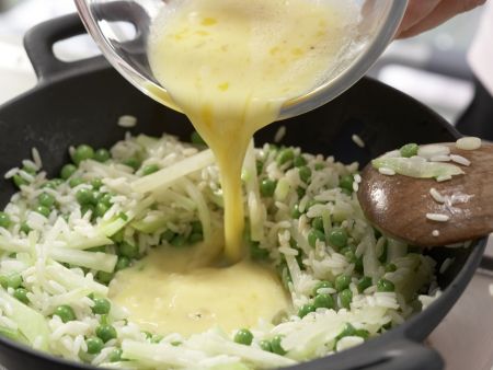 Grüner Bratreis aus dem Wok Zubereitung Schritt 7 Grüner Bratreis aus dem Wok Zubereitung Schritt 7