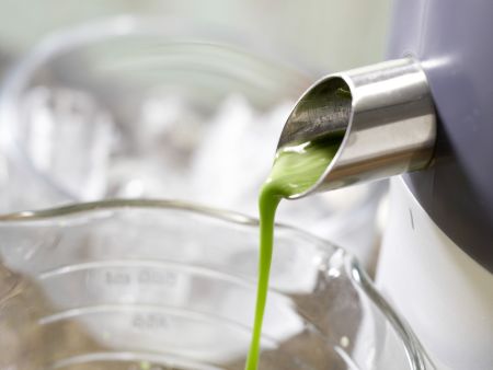 Grüner Nektarinen-Drink Zubereitung Schritt 4 Grüner Nektarinen-Drink Zubereitung Schritt 4