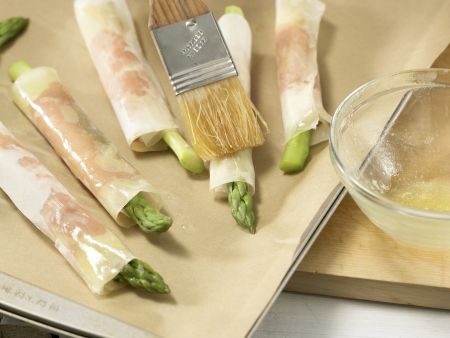 Grüner Spargel im Knusperteig Zubereitung Schritt 9 Grüner Spargel im Knusperteig Zubereitung Schritt 9
