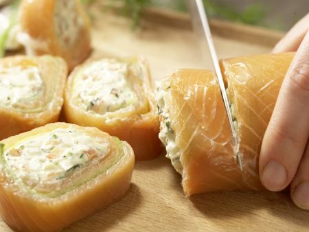 Gurken-Lachs-Rouladen Zubereitung Schritt 10 Gurken-Lachs-Rouladen Zubereitung Schritt 10