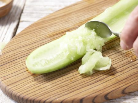 Gurkengemüse mit Schinken Zubereitung Schritt 1 Gurkengemüse mit Schinken Zubereitung Schritt 1