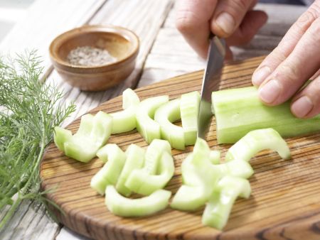 Gurkengemüse mit Schinken Zubereitung Schritt 2 Gurkengemüse mit Schinken Zubereitung Schritt 2