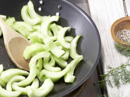 Gurkengemüse mit Schinken Zubereitung Schritt 4 Gurkengemüse mit Schinken Zubereitung Schritt 4