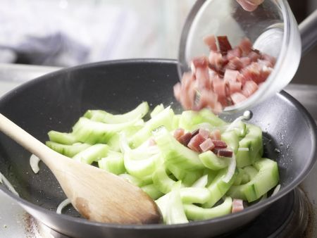 Gurkengemüse mit Schinken Zubereitung Schritt 5 Gurkengemüse mit Schinken Zubereitung Schritt 5