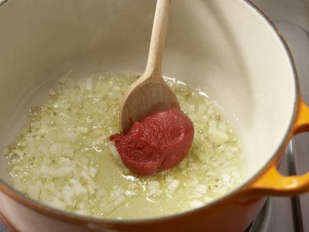 Hackbällchen in Tomatensauce Zubereitung Schritt 4 Hackbällchen in Tomatensauce Zubereitung Schritt 4