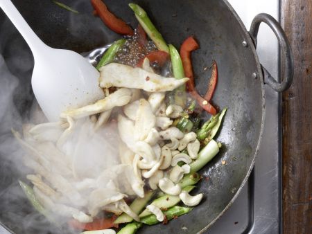 Hähnchen-Gemüse-Pfanne Zubereitung Schritt 6 Hähnchen-Gemüse-Pfanne Zubereitung Schritt 6