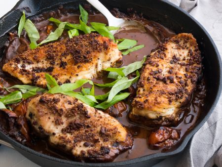 Hähnchen in Tomaten-Kakao-Sauce