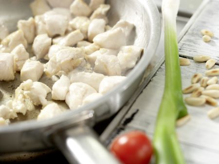 Hähnchen-Nudelsalat Zubereitung Schritt 3 Hähnchen-Nudelsalat Zubereitung Schritt 3