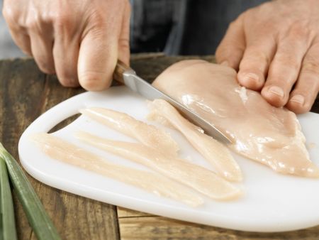 Hähnchen-Saté Zubereitung Schritt 1 Hähnchen-Saté Zubereitung Schritt 1