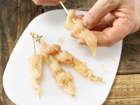Hähnchen-Saté Zubereitung Schritt 12 Hähnchen-Saté Zubereitung Schritt 12