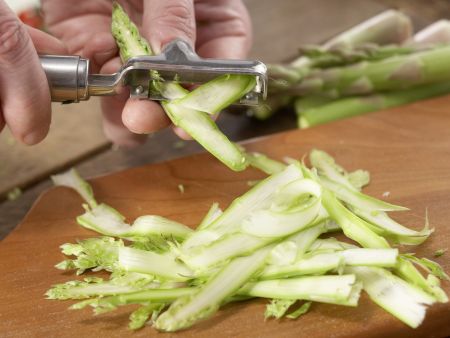 Hähnchen-Spargel-Salat Zubereitung Schritt 2 Hähnchen-Spargel-Salat Zubereitung Schritt 2