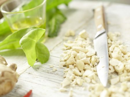 Hähnchenbrust mit Cashewkruste Zubereitung Schritt 1 Hähnchenbrust mit Cashewkruste Zubereitung Schritt 1