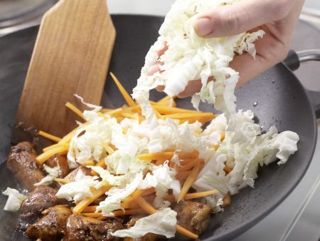 Hähnchenfilet mit Chinakohl Zubereitung Schritt 8 Hähnchenfilet mit Chinakohl Zubereitung Schritt 8