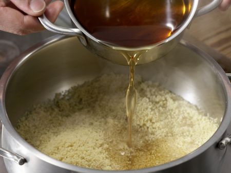 Hähnchenfilet auf Couscoussalat Zubereitung Schritt 5 Hähnchenfilet auf Couscoussalat Zubereitung Schritt 5