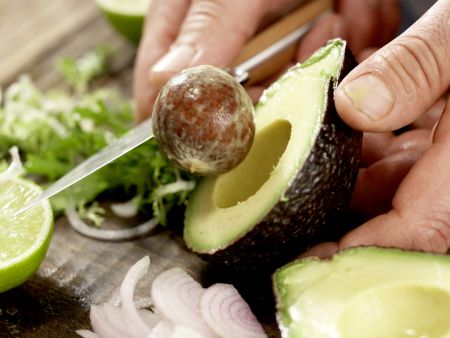 Hähnchensalat mit Avocado Zubereitung Schritt 8 Hähnchensalat mit Avocado Zubereitung Schritt 8