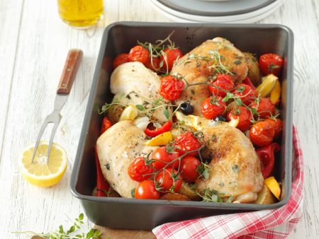 Hähnchenschenkel im Backofen mit Tomaten