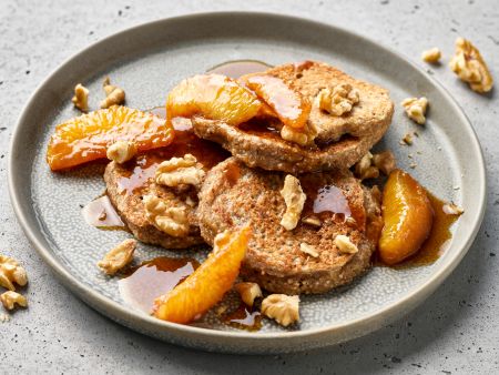 Hafer-Pancakes mit Orangen und Walnüssen