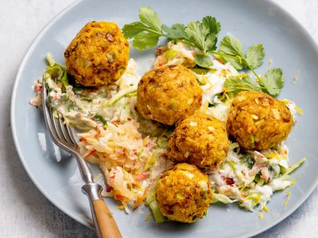 Haferbällchen auf Coleslaw