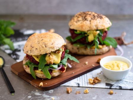 Haferflocken Burger mit Rote Bete und Walnüssen