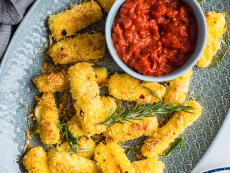 Halloumi-Sticks mit Tomaten-Dip