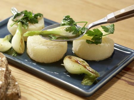 Harzer-Snack mit gebratenen Frühlingszwiebeln Zubereitung Schritt 5 Harzer-Snack mit gebratenen Frühlingszwiebeln Zubereitung Schritt 5
