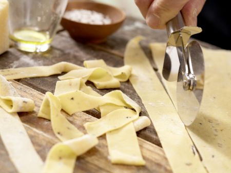 Hausgemachte Trüffel-Pasta Zubereitung Schritt 10 Hausgemachte Trüffel-Pasta Zubereitung Schritt 10