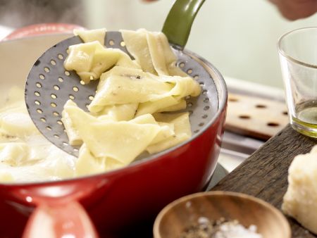 Hausgemachte Trüffel-Pasta Zubereitung Schritt 12 Hausgemachte Trüffel-Pasta Zubereitung Schritt 12