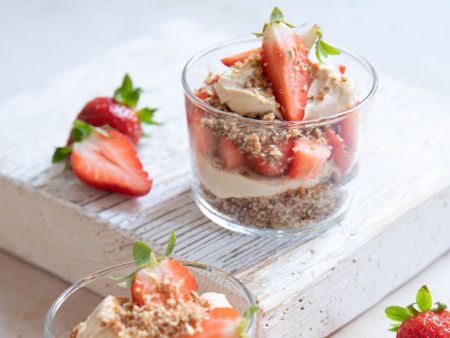 Healthy Erdbeer-Cheesecake im Glas