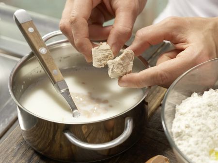 Hefeteig Zubereitung Schritt 2 Hefeteig Zubereitung Schritt 2
