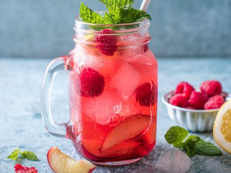 Himbeer-Pfirsich-Eistee mit Minze