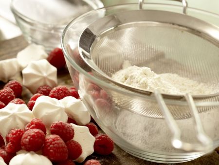 Himbeer-Sahne-Torte Zubereitung Schritt 1 Himbeer-Sahne-Torte Zubereitung Schritt 1