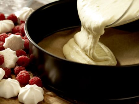 Himbeer-Sahne-Torte Zubereitung Schritt 3 Himbeer-Sahne-Torte Zubereitung Schritt 3