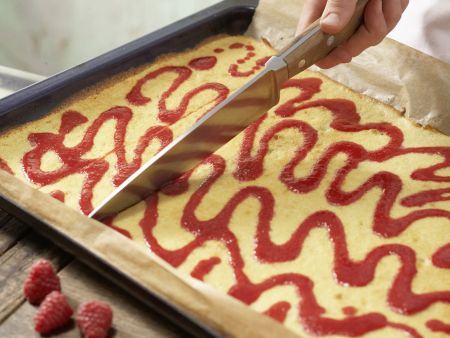 Himbeerkuchen vom Blech Zubereitung Schritt 9 Himbeerkuchen vom Blech Zubereitung Schritt 9