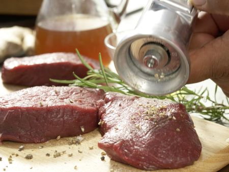 Hirschsteaks aus dem Ofen Zubereitung Schritt 6 Hirschsteaks aus dem Ofen Zubereitung Schritt 6