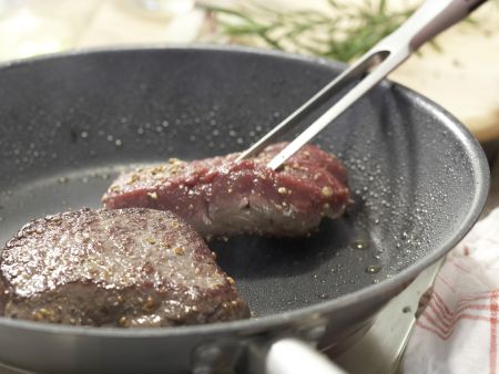Hirschsteaks aus dem Ofen Zubereitung Schritt 7 Hirschsteaks aus dem Ofen Zubereitung Schritt 7