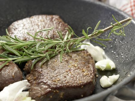 Hirschsteaks aus dem Ofen Zubereitung Schritt 8 Hirschsteaks aus dem Ofen Zubereitung Schritt 8