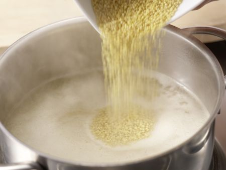 Hirse-Birnen-Müsli Zubereitung Schritt 1 Hirse-Birnen-Müsli Zubereitung Schritt 1