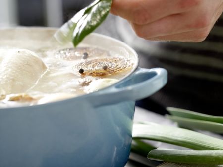 Hühnersuppe nach Großmutters Art – smarter Zubereitung Schritt 4 Hühnersuppe nach Großmutters Art – smarter Zubereitung Schritt 4