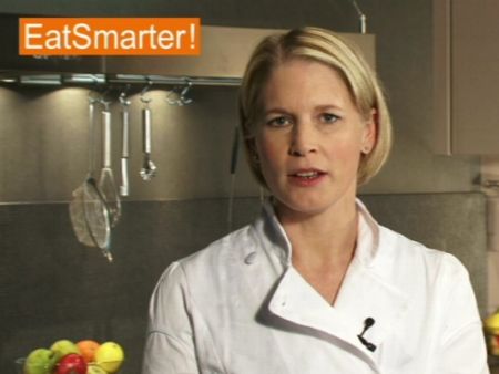 Trockenaprikosen klein hacken