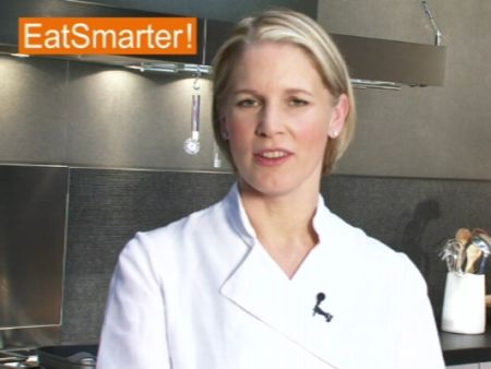 Kalbsrouladen füllen, aufrollen und zustecken