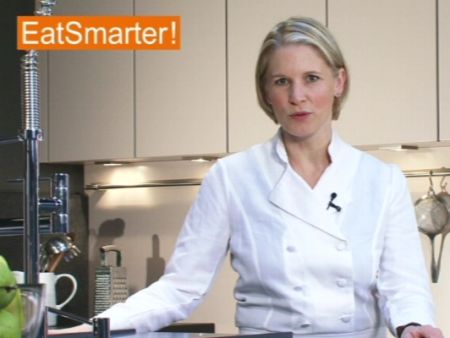 Gegarte Miesmuscheln aus der Schale lösen