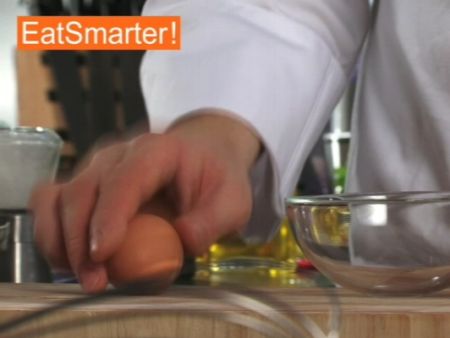Wie Sie ein hartgekochtes Ei perfekt pellen