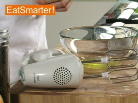 Wie Sie Eiweiß mit Puderzucker am besten halb steif schlagen