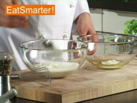 Wie Sie Gelatine kinderleicht mit Joghurt verrühren