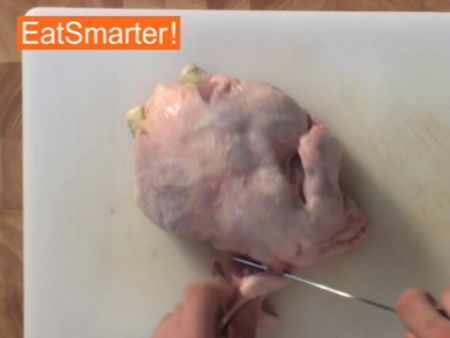 Ein ganzes Hähnchen ganz einfach in Stücke zerteilen