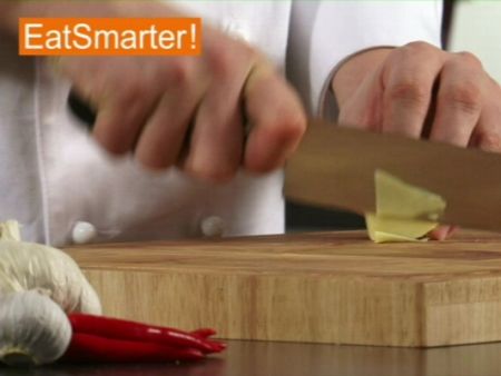 Wie Sie frischen Ingwer gekonnt fein hacken