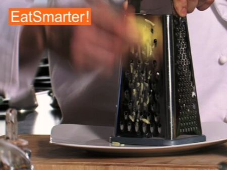 Wie Sie rohe Kartoffeln mühelos raspeln